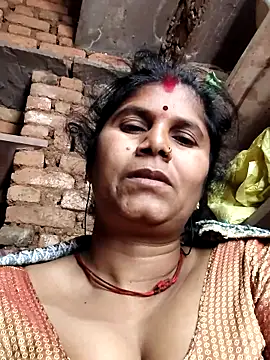 Hot di97 online show from February 2026 10:40:01 PM