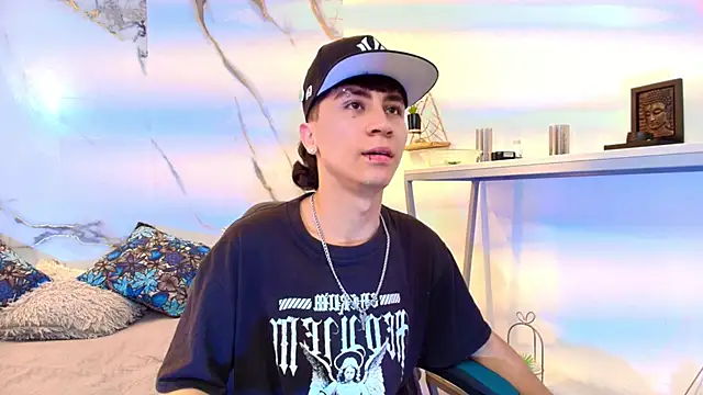 XanderGrey8 online show from February 2026 07:01:02 PM