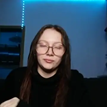 YoungLisaa18 online show from January 2026 04:00:01 PM