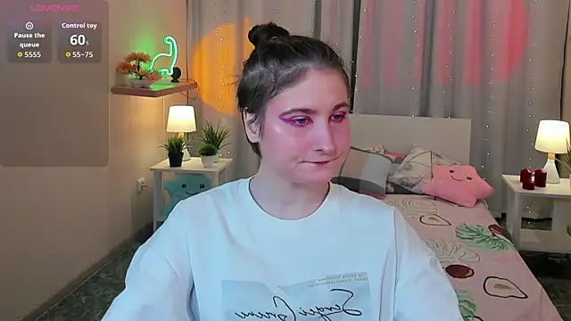 Snapshot of KiraDuvall chatting on January 2026 07:19:01 PM KiraDuvall online show from January 2026 07:19:01 PM