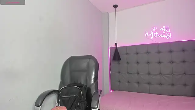 Snapshot of scarletcherry18 chatting on July 2026 03:21:02 AM scarletcherry18 online show from July 2026 03:21:02 AM