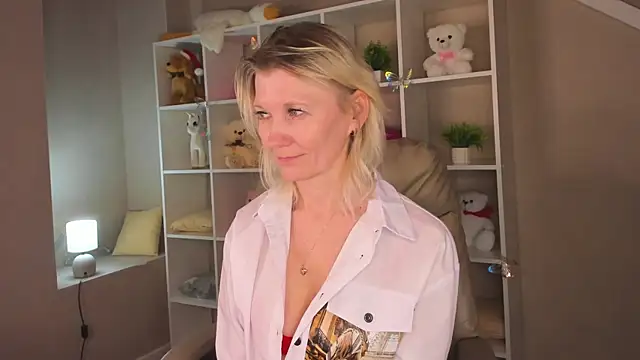 Julie Lucas online show from March 2026 05:08:02 AM