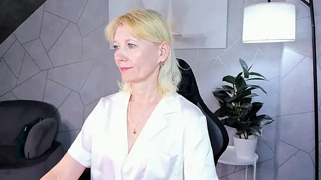 Julie Lucas online show from June 2026 12:05:02 AM