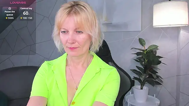 Julie Lucas online show from June 2026 11:41:02 PM
