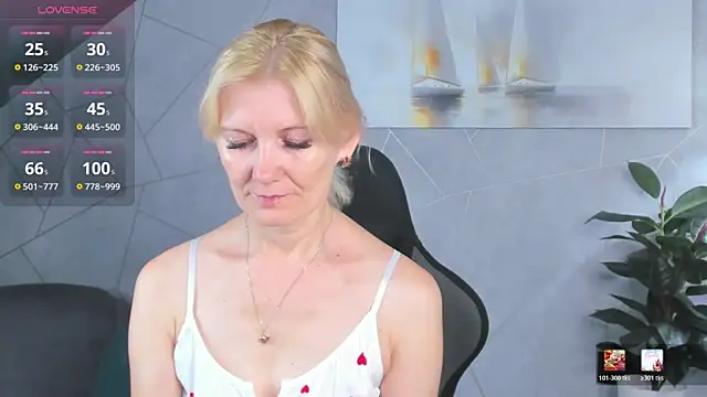 Snapshot of Julie_Lucas chatting on July 2026 12:19:01 AM Julie Lucas online show from July 2026 12:19:01 AM