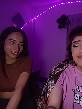 Snapshot of AlexxaAndRileyy chatting on June 2026 05:25:01 AM AlexxaAndRileyy online show from June 2026 05:25:01 AM