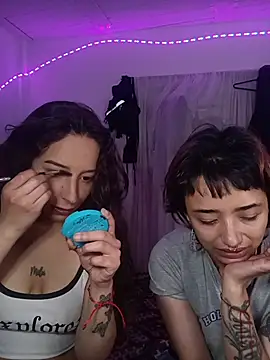 Snapshot of AlexxaAndRileyy chatting on June 2026 04:57:01 PM AlexxaAndRileyy online show from June 2026 04:57:01 PM