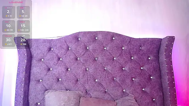 Violet Collins1 online show from April 2026 09:13:01 AM