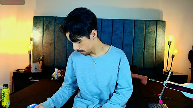 Ethan Briggs  online show from April 2026 03:44:02 AM