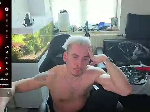 Snapshot of Rayzel_White chatting on April 2026 05:30:01 PM Rayzel White online show from April 2026 05:30:01 PM