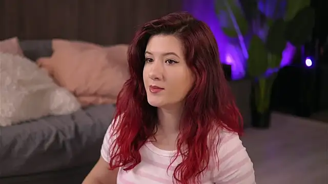 EvaMo0n online show from January 2026 06:28:01 AM