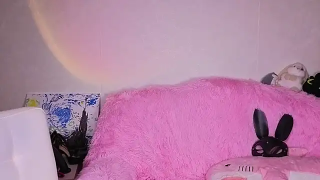 Catherine Karis online show from April 2026 06:03:02 PM