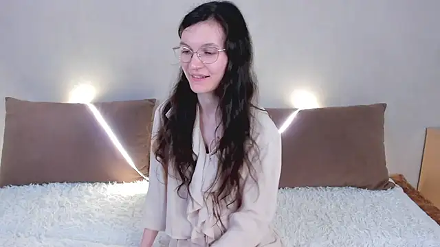 Snapshot of ThoraMarola chatting on May 2026 05:24:01 AM ThoraMarola online show from May 2026 05:24:01 AM