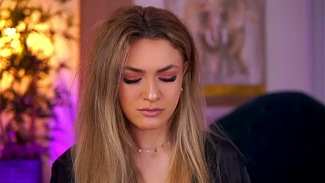 NayaQuinn online show from February 2026 07:17:02 PM