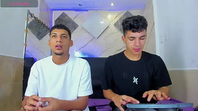 ALEX KEITH26 online show from April 2026 12:14:02 PM