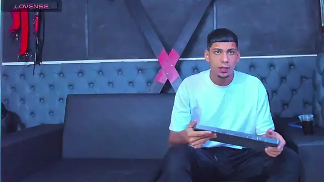 ALEX KEITH26 online show from April 2026 11:45:02 AM