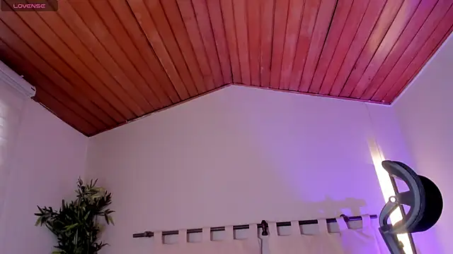 ella  olmos online show from April 2026 01:41:01 PM