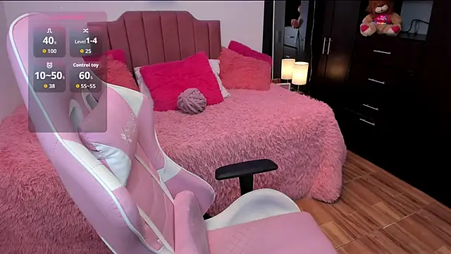 Nina curves online show from February 2026 07:18:01 PM