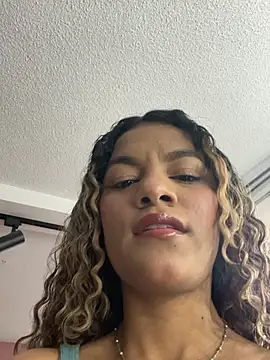 Snapshot of AngelPinkk_ chatting on May 2026 10:11:02 PM AngelPinkk online show from May 2026 10:11:02 PM