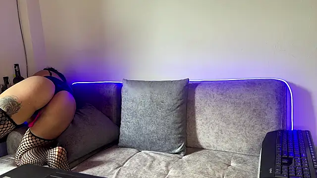 selenaln online show from February 2026 06:04:01 PM