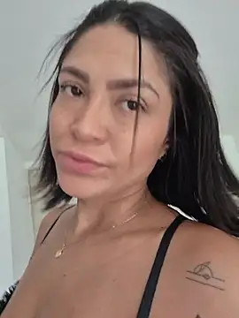 Snapshot of Ina_Jody_ chatting on August 2026 06:11:01 PM Ina Jody online show from August 2026 06:11:01 PM