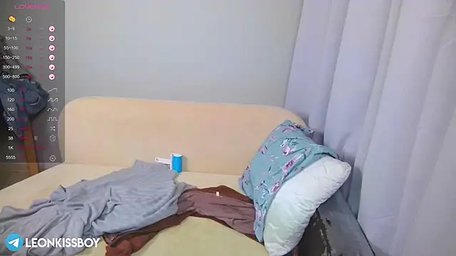 LeonBoykisser online show from April 2026 01:41:01 PM