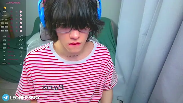 LeonBoykisser online show from April 2026 02:58:01 PM