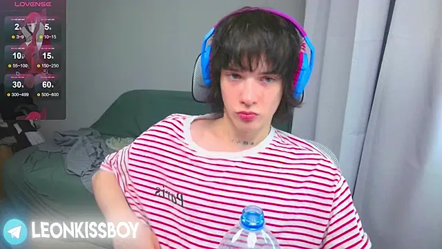 LeonBoykisser online show from April 2026 06:53:02 PM