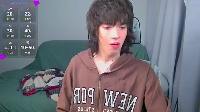 Snapshot of LeonBoykisser chatting on July 2026 08:10:02 AM LeonBoykisser online show from July 2026 08:10:02 AM