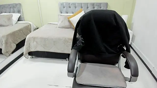 Bela Craxkerr online show from February 2026 12:43:02 PM