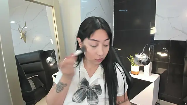 KomiCatt online show from April 2026 12:50:01 PM