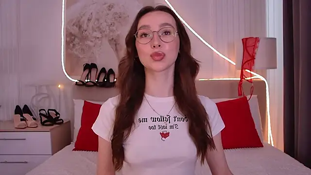 Emily Simon online show from June 2026 05:39:01 AM