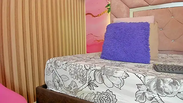 sweet  luna   online show from April 2026 10:59:01 AM