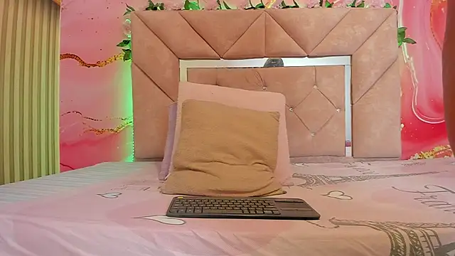 sweet  luna   online show from April 2026 11:05:01 AM