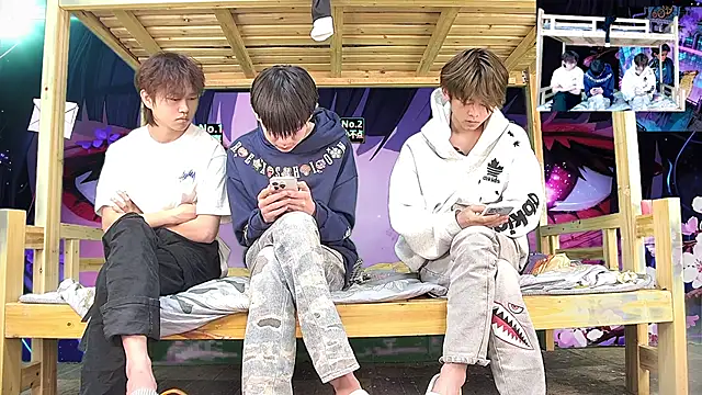 xiaohuangren01 online show from February 2026 02:01:02 AM