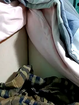 lylinhjim online show from January 2026 03:05:01 PM