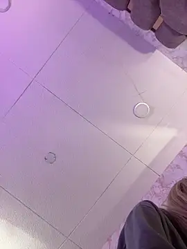 elodie rouge online show from April 2026 12:31:01 PM