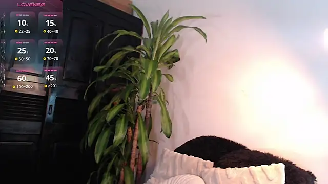 Snapshot of Mia_Volkova_ chatting on May 2026 01:27:02 PM Mia Volkova online show from May 2026 01:27:02 PM