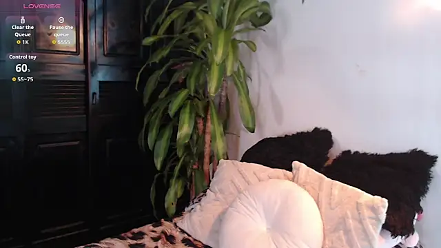 Snapshot of Mia_Volkova_ chatting on May 2026 02:56:02 PM Mia Volkova online show from May 2026 02:56:02 PM