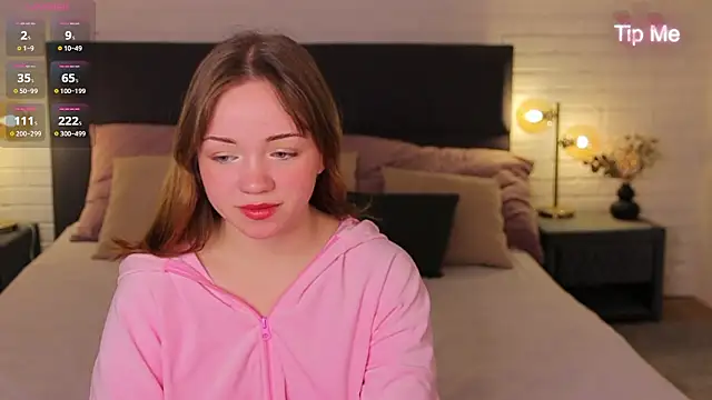 Kiss Moon online show from February 2026 07:18:01 PM