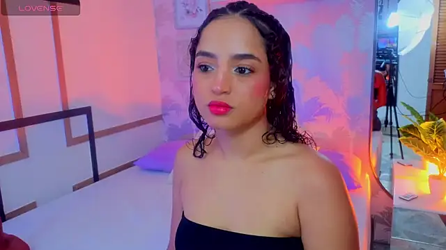 Emma Thompssonn online show from April 2026 11:57:02 AM