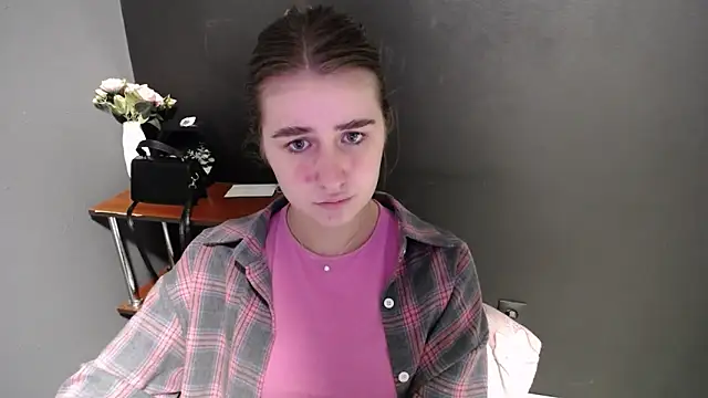 Sunny siren online show from March 2026 01:39:01 PM