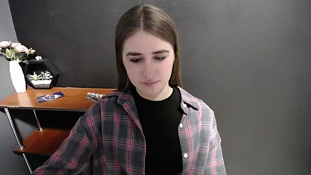 Sunny siren online show from April 2026 12:22:02 PM