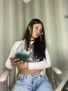 StrawberryPink  online show from February 2026 12:06:01 PM