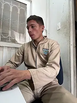 santiObrero online show from April 2026 04:01:01 PM