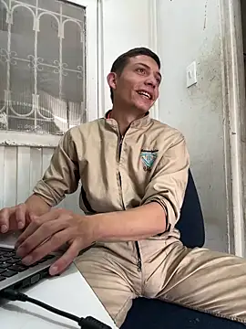 Snapshot of santiObrero chatting on April 2026 04:59:01 PM santiObrero online show from April 2026 04:59:01 PM