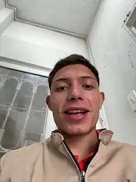 Snapshot of santiObrero chatting on June 2026 03:07:02 PM santiObrero online show from June 2026 03:07:02 PM