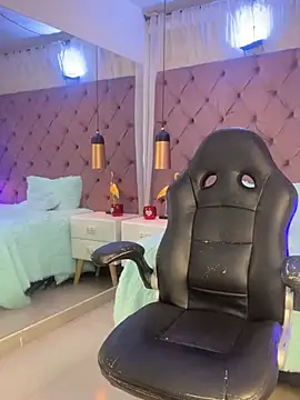 Auri   online show from March 2026 07:30:01 PM