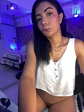 Snapshot of Auri__ chatting on May 2026 07:31:02 PM Auri online show from May 2026 07:31:02 PM