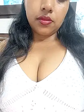 Hot-Tinaa online show from March 2026 01:07:02 AM